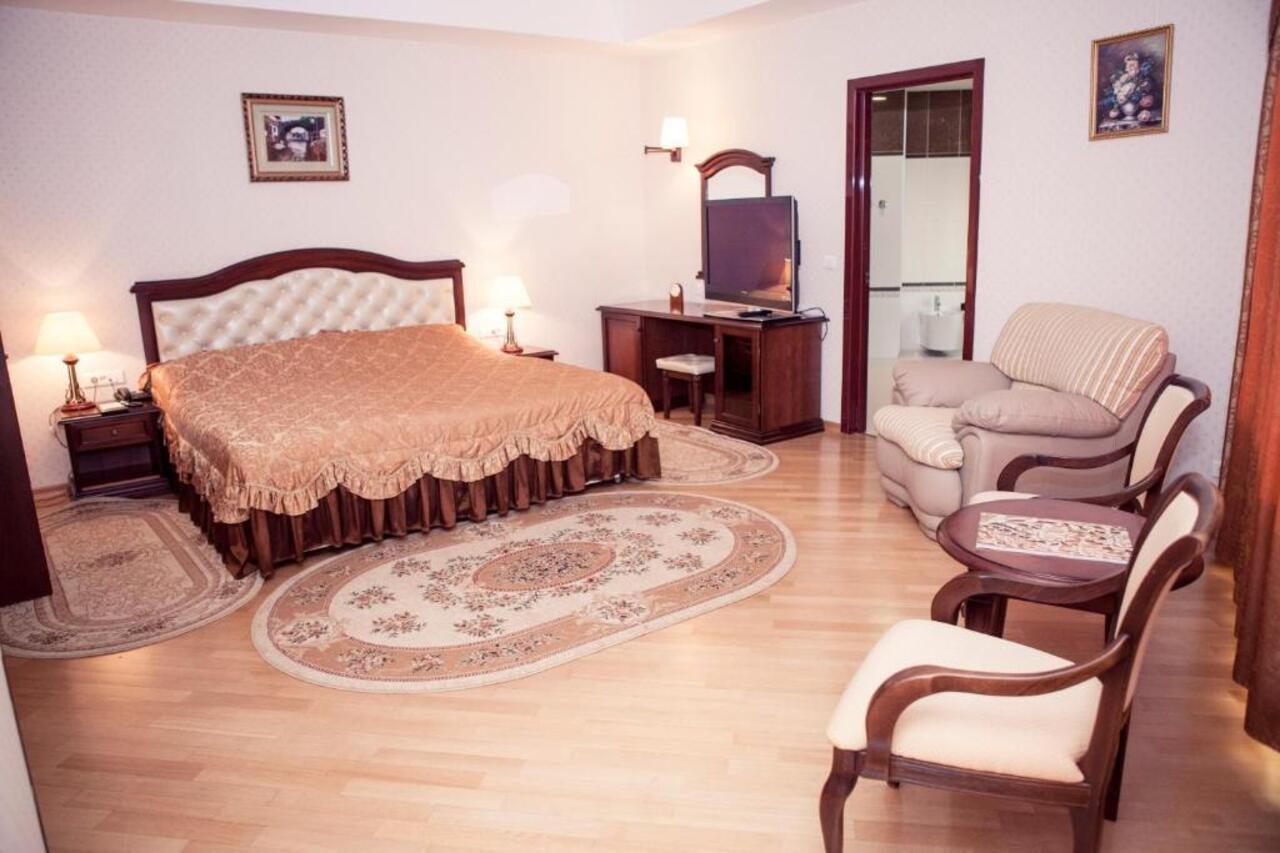 Grand Hotel Victory Aktau  Eksteriør billede A bedroom