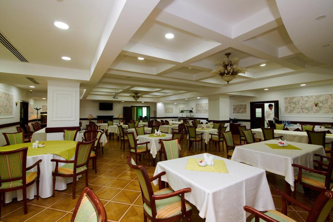 Grand Hotel Victory Aktau  Eksteriør billede The dining room at the hotel