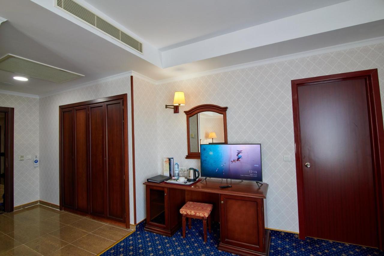 Grand Hotel Victory Aktau  Eksteriør billede A room at the hotel