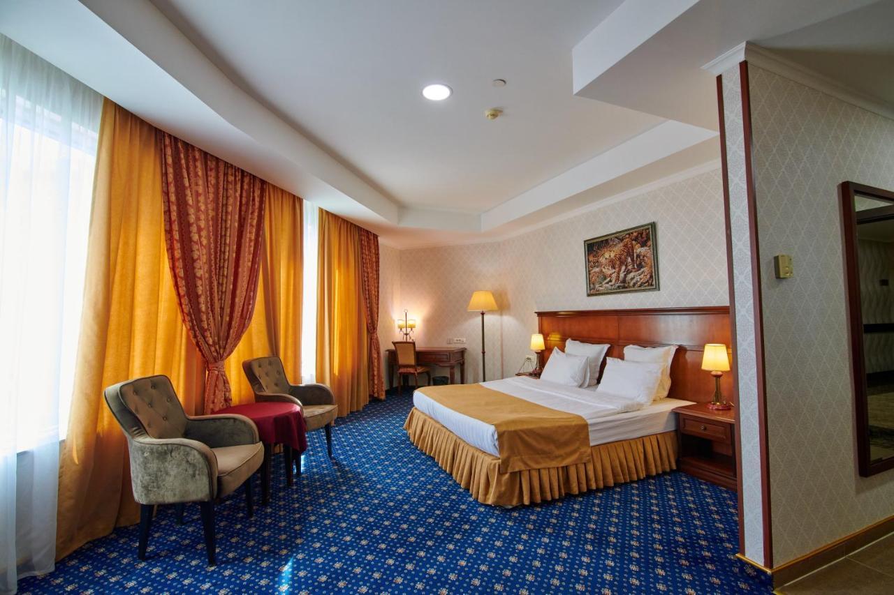 Grand Hotel Victory Aktau  Eksteriør billede A room at the hotel