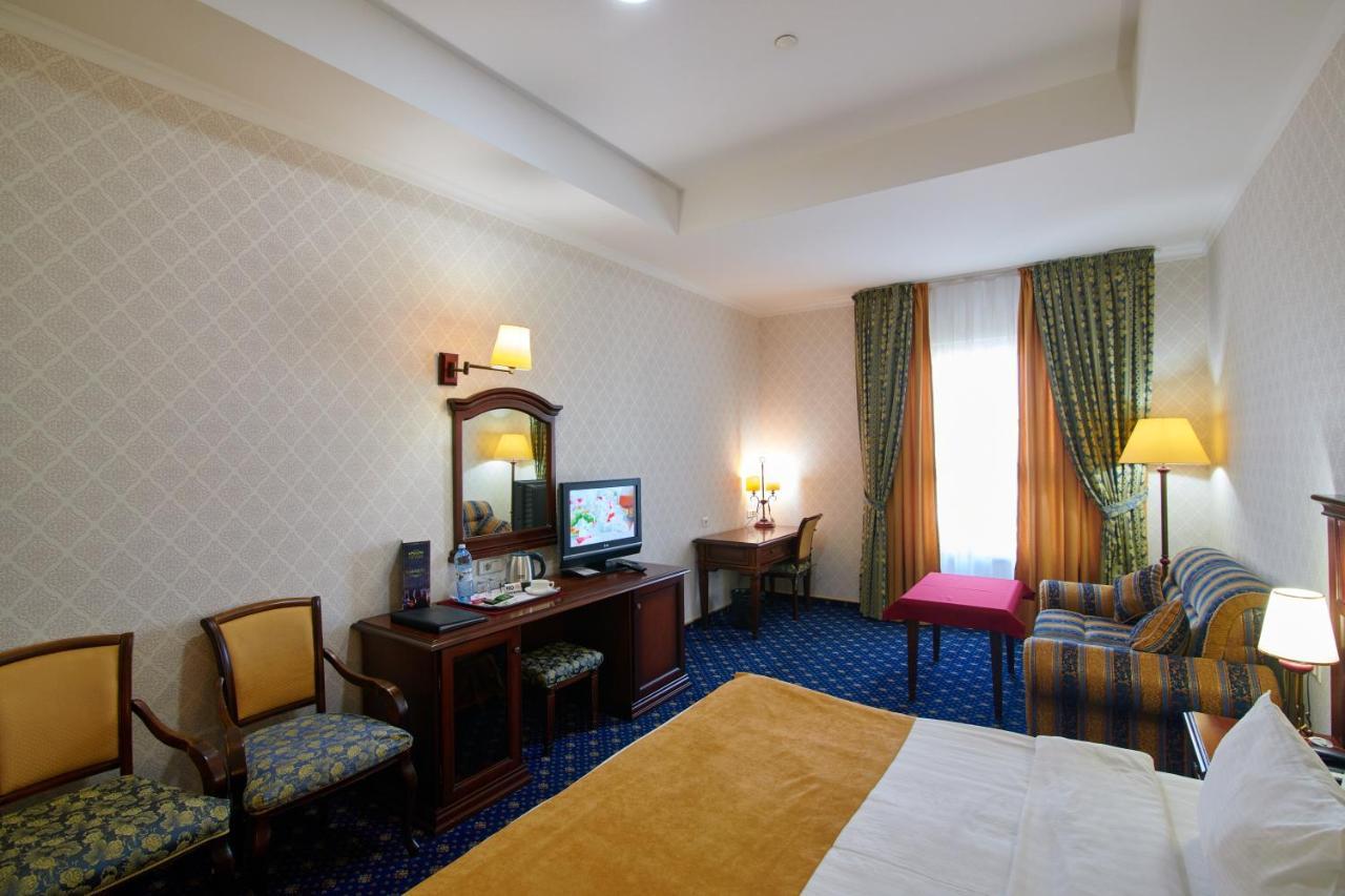 Grand Hotel Victory Aktau  Eksteriør billede A room at the hotel