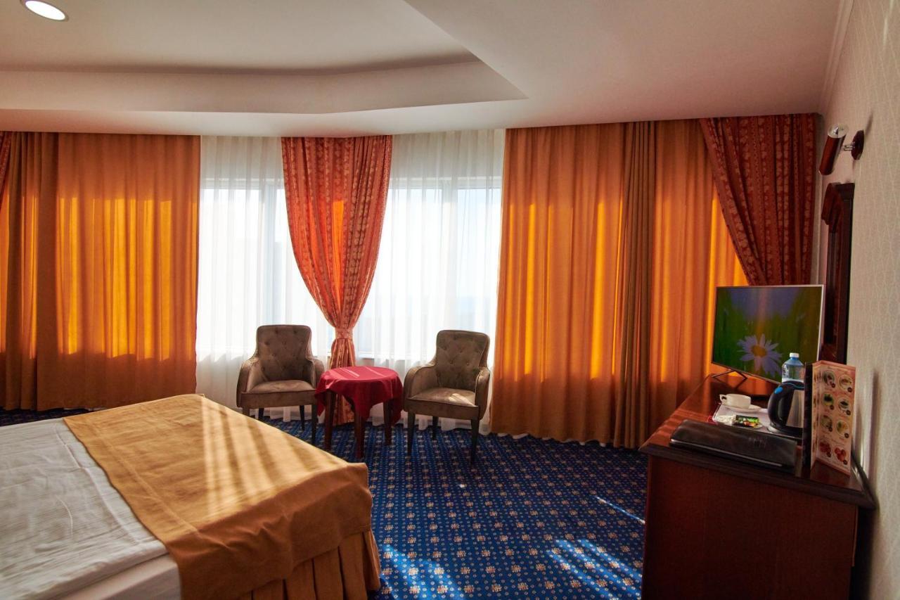 Grand Hotel Victory Aktau  Eksteriør billede A room at the hotel