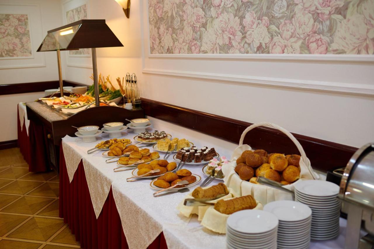 Grand Hotel Victory Aktau  Eksteriør billede A buffet