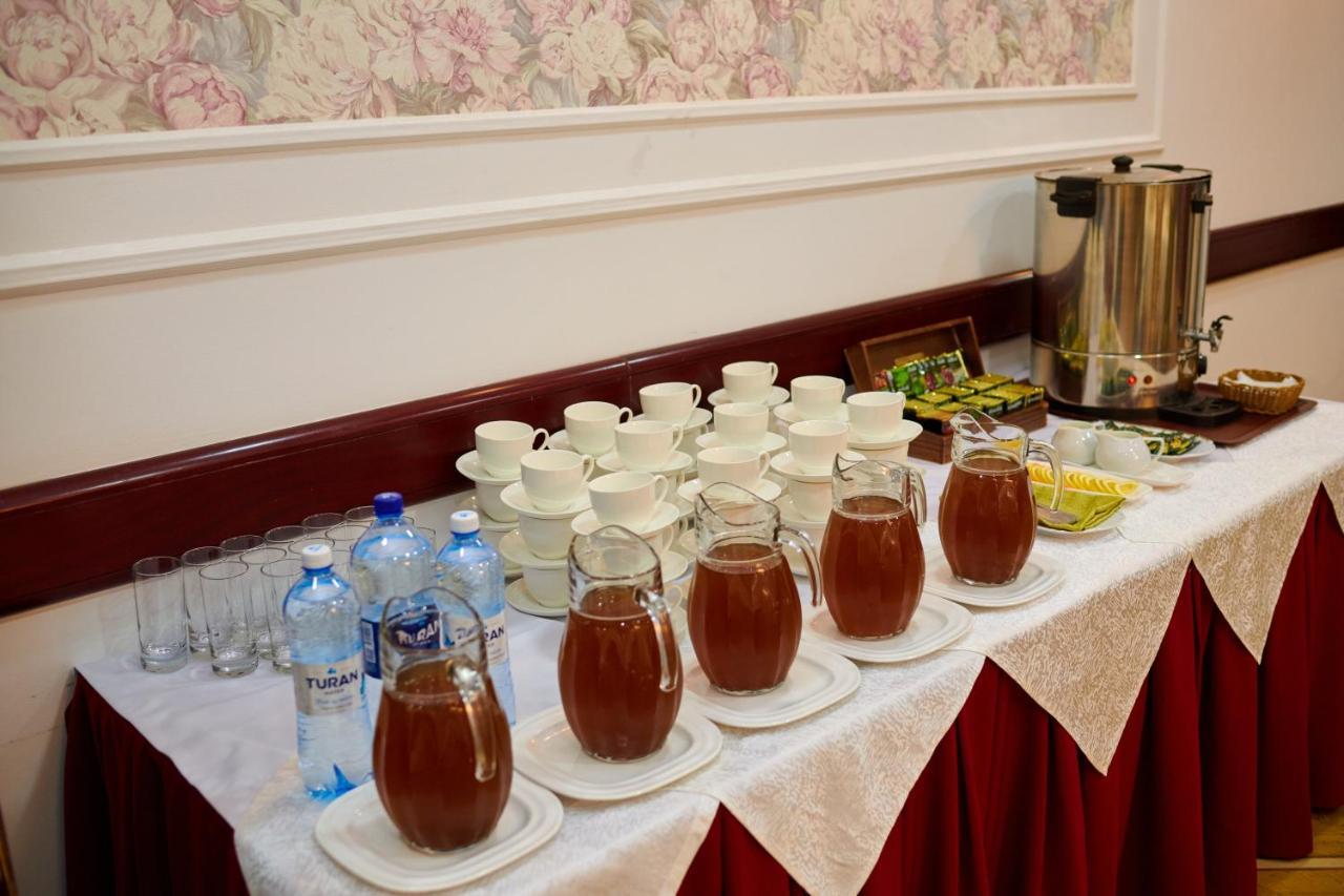 Grand Hotel Victory Aktau  Eksteriør billede A buffet of tea