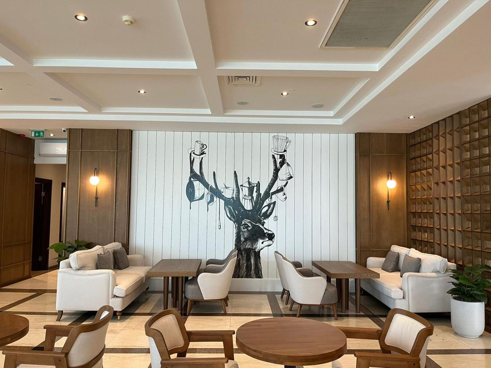 Grand Hotel Victory Aktau  Eksteriør billede The lounge at the airport