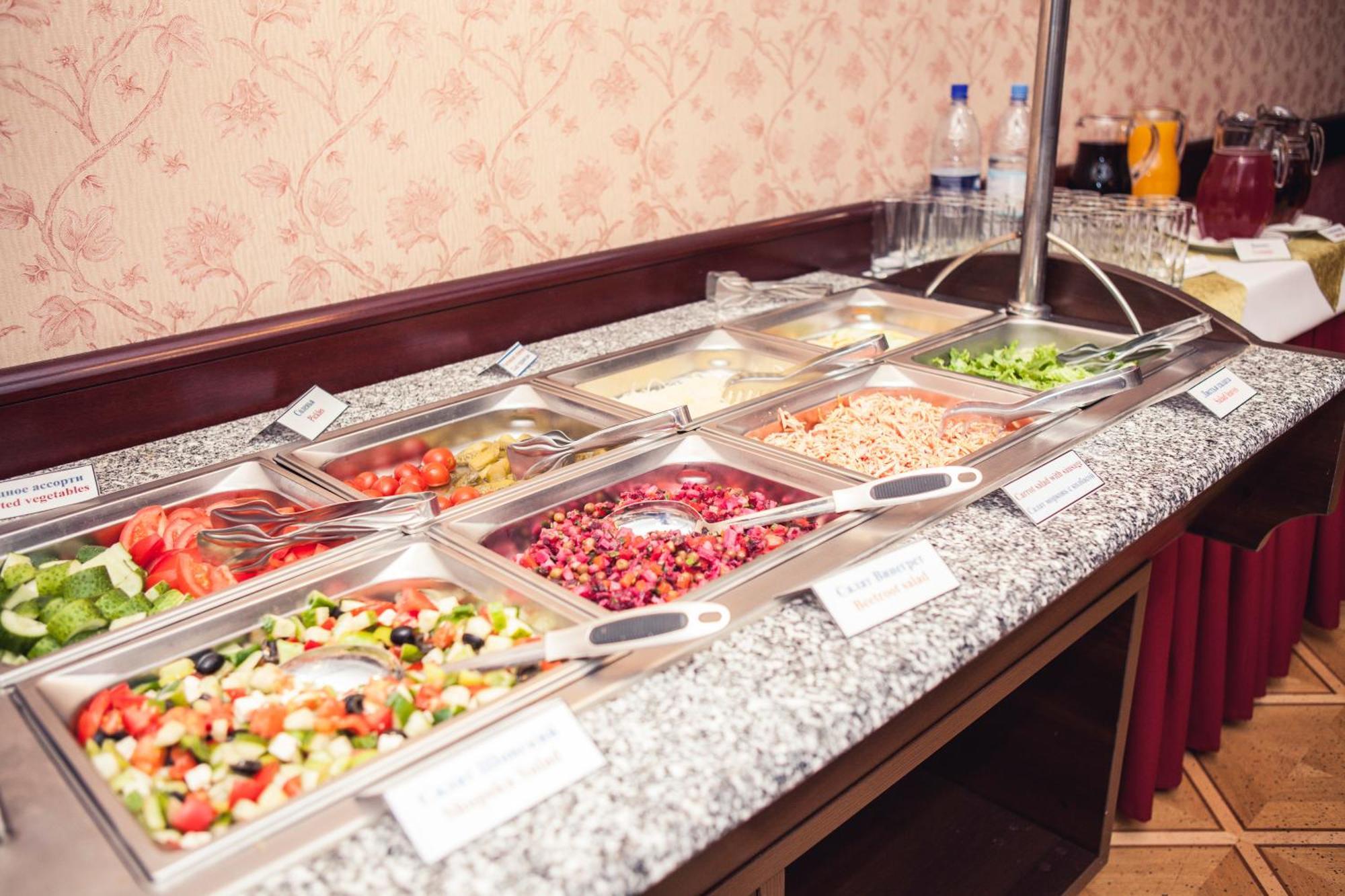 Grand Hotel Victory Aktau  Eksteriør billede A salad bar