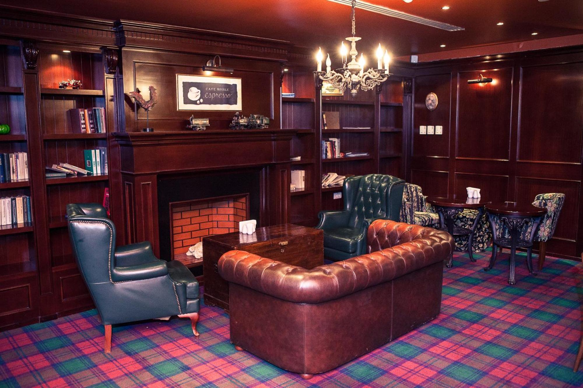 Grand Hotel Victory Aktau  Eksteriør billede The library at the 2006 PGA Championship